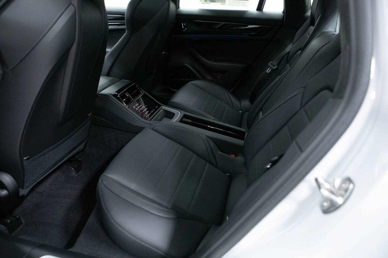 Thumbnail: 2026 Porsche Panamera - 36