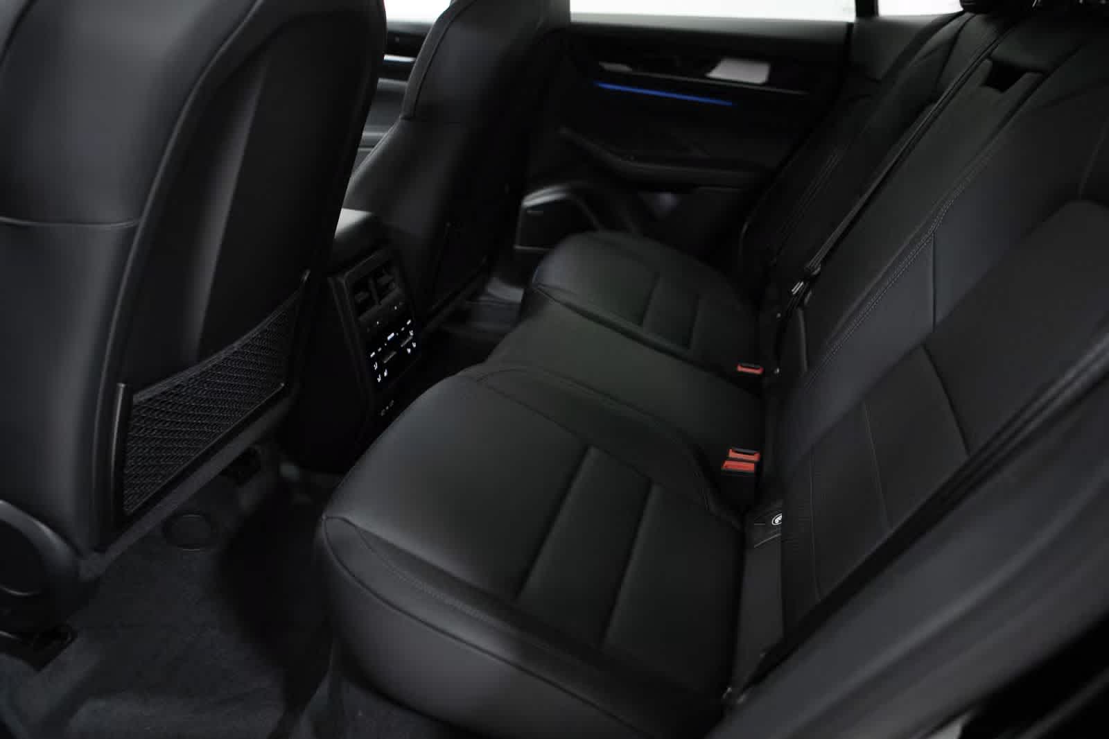 Thumbnail: 2025 Porsche Macan - 31