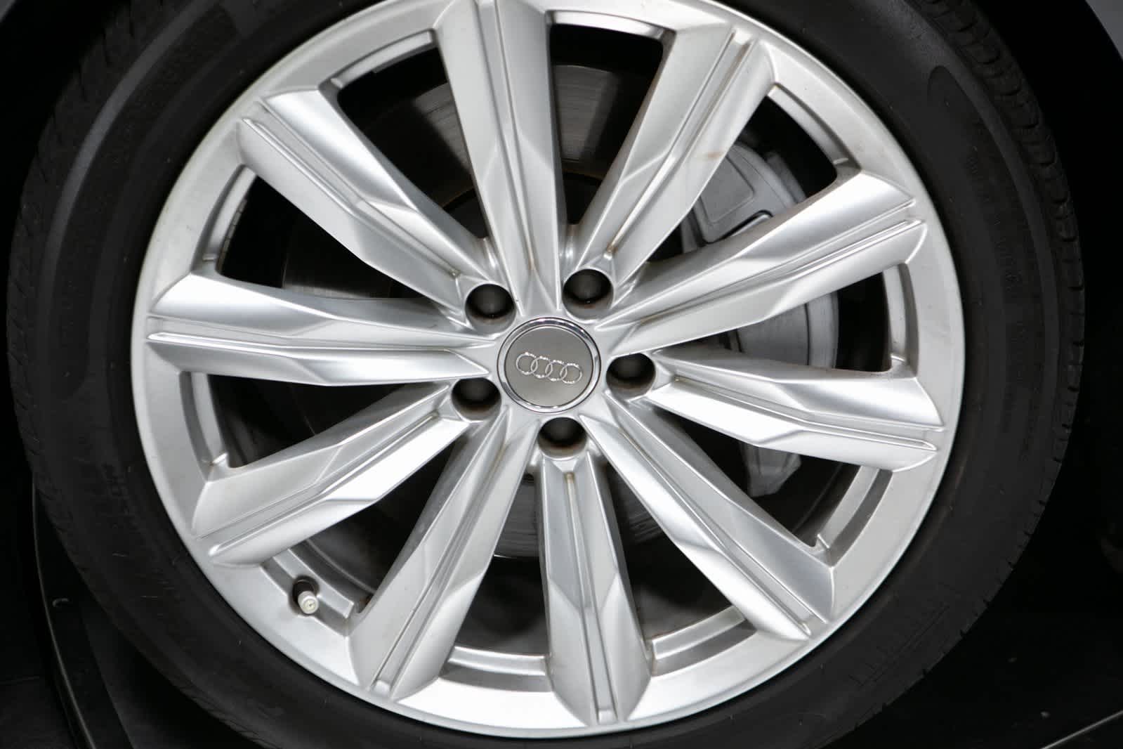 Thumbnail: 2017 Audi A8 - 11