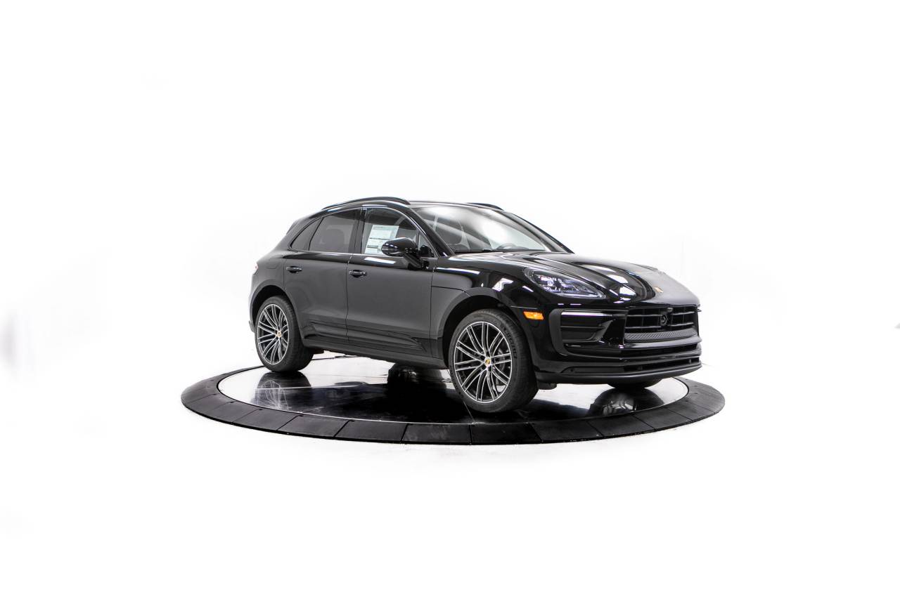 Thumbnail: 2026 Porsche Macan - 9