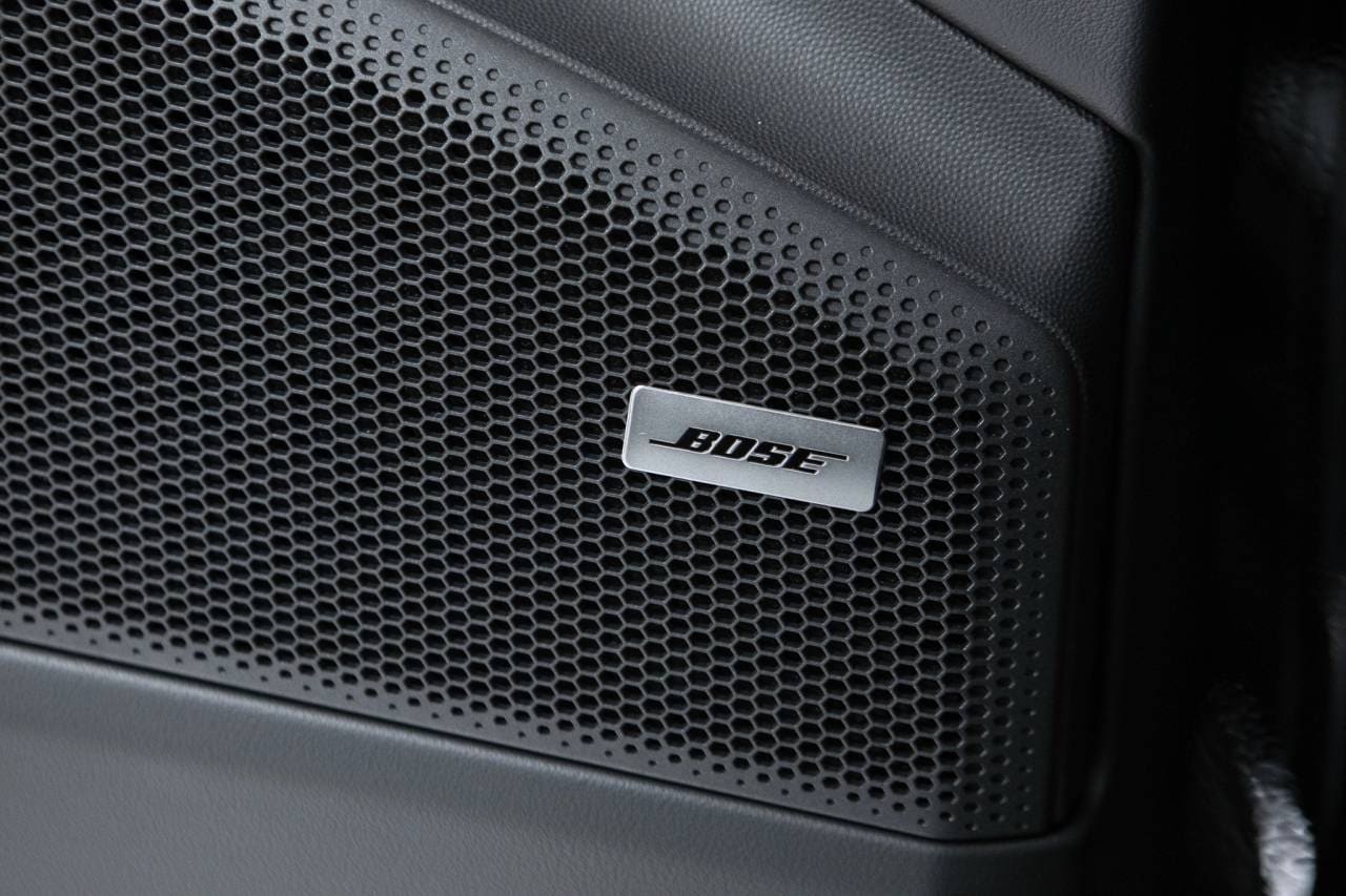 Thumbnail: 2026 Porsche Macan - 32