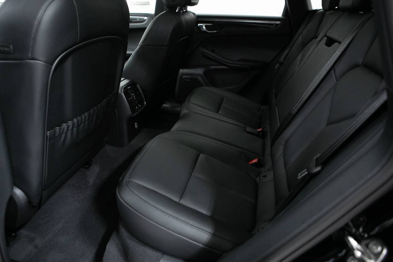 Thumbnail: 2026 Porsche Macan - 37