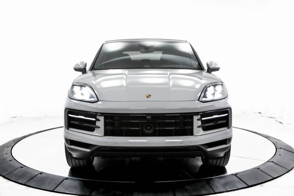 Thumbnail: 2025 Porsche  - 10