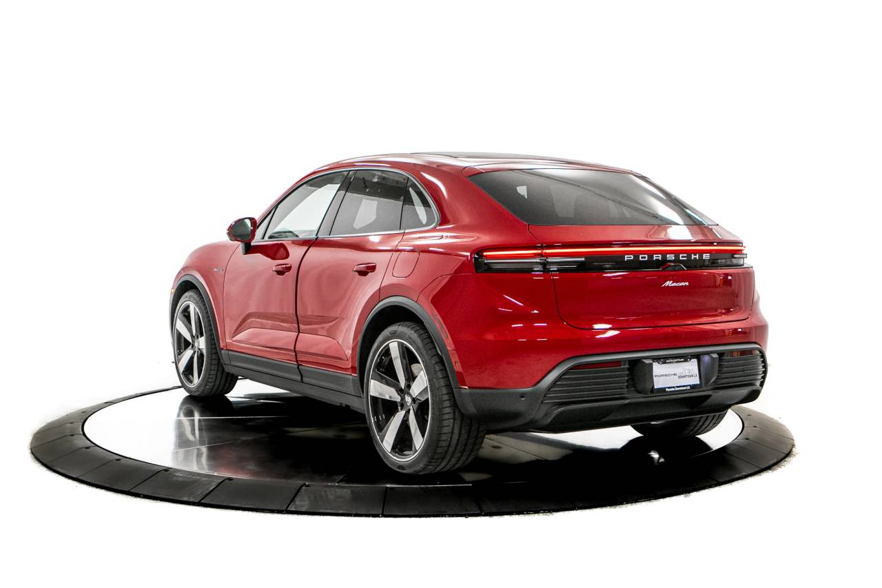Thumbnail: 2026 Porsche Macan - 3