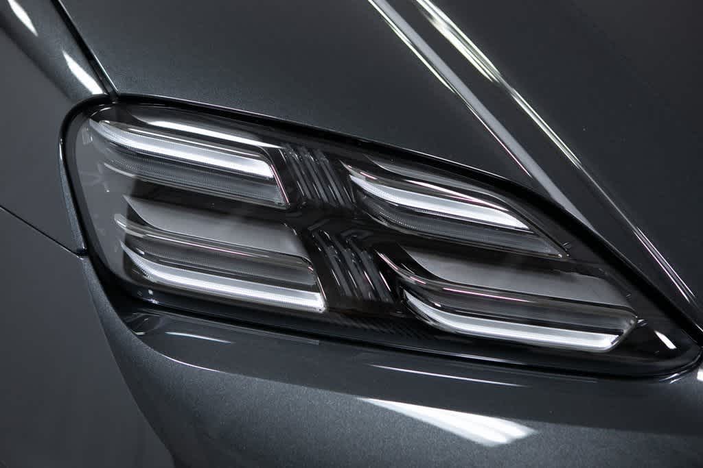 Thumbnail: 2025 Porsche Macan - 18