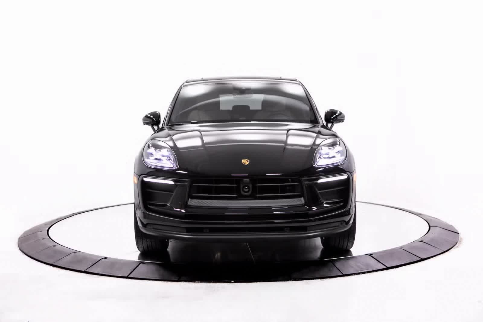 Thumbnail: 2026 Porsche Macan - 10