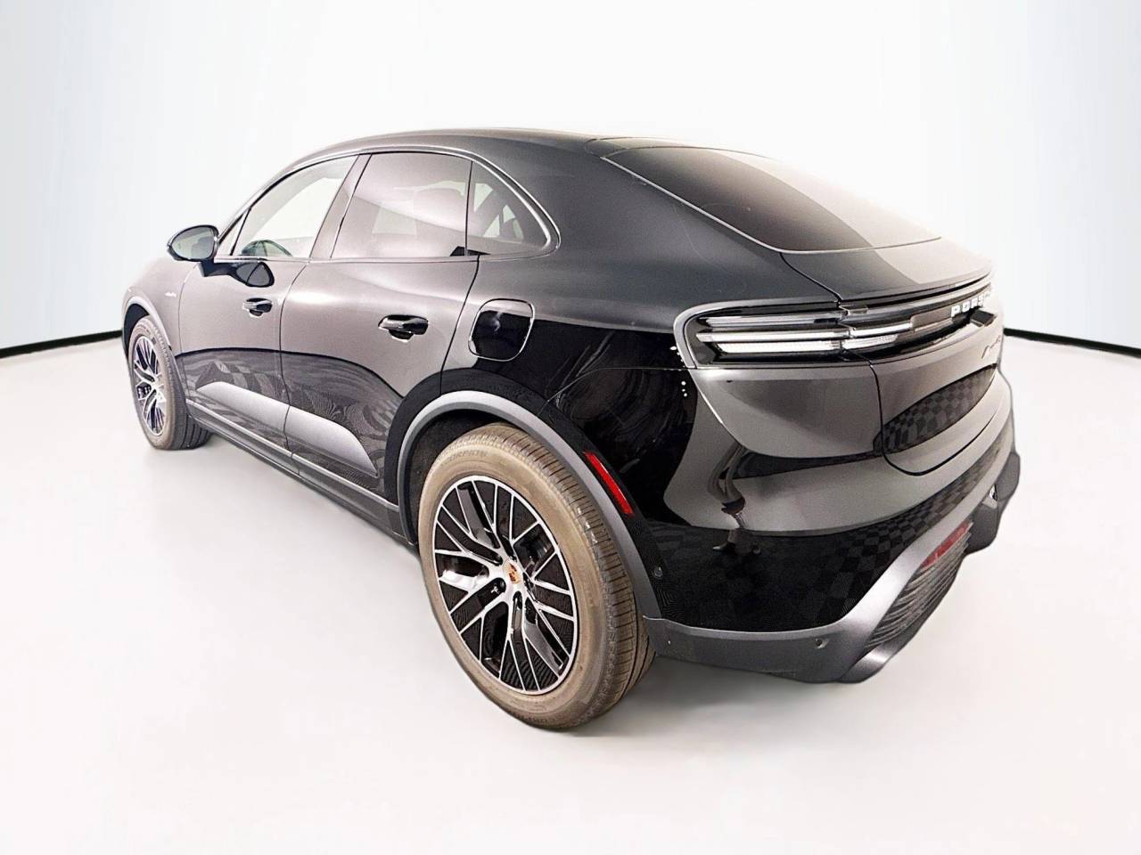 Thumbnail: 2025 Porsche Macan - 3