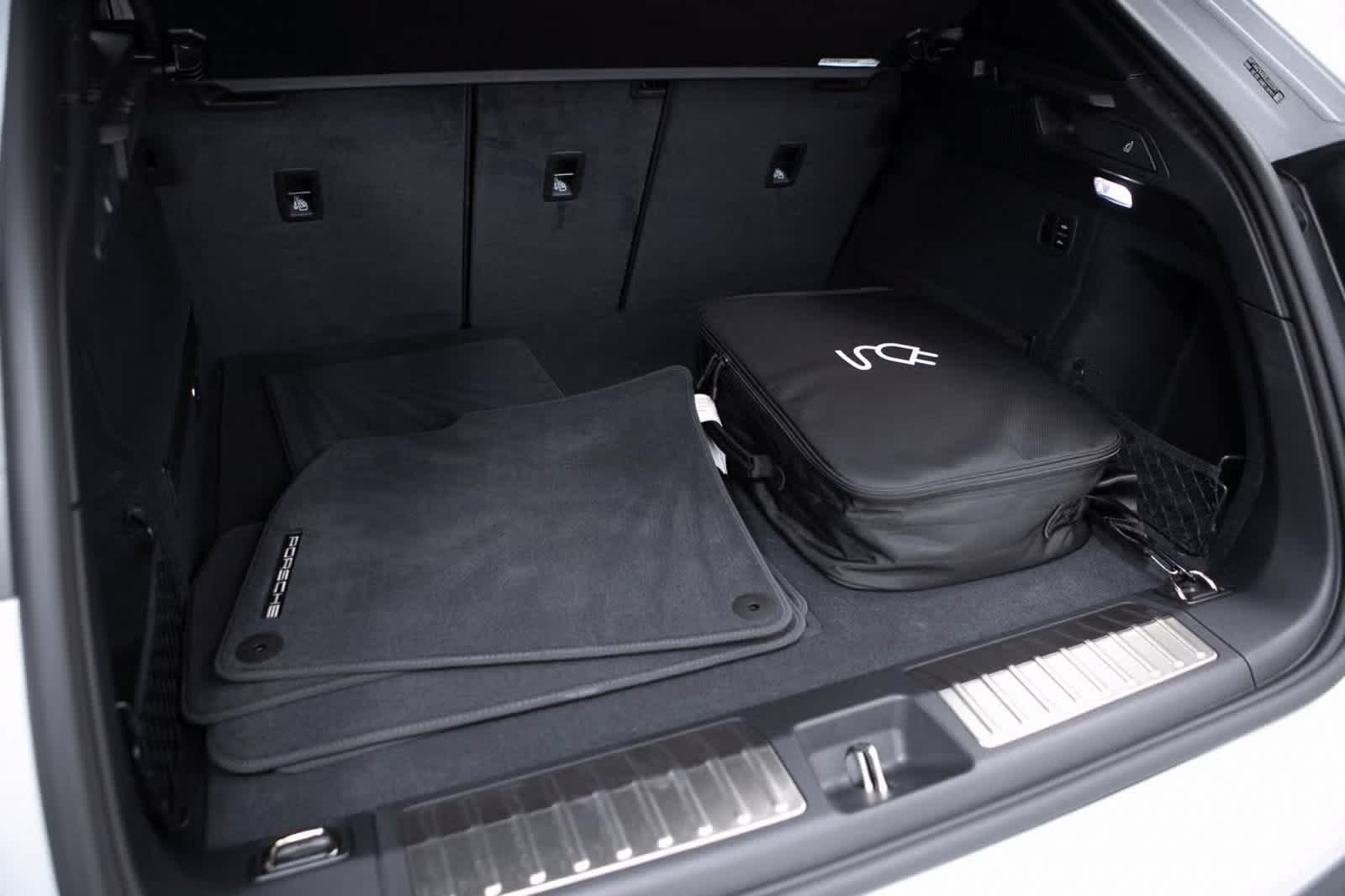 Thumbnail: 2025 Porsche Macan - 30