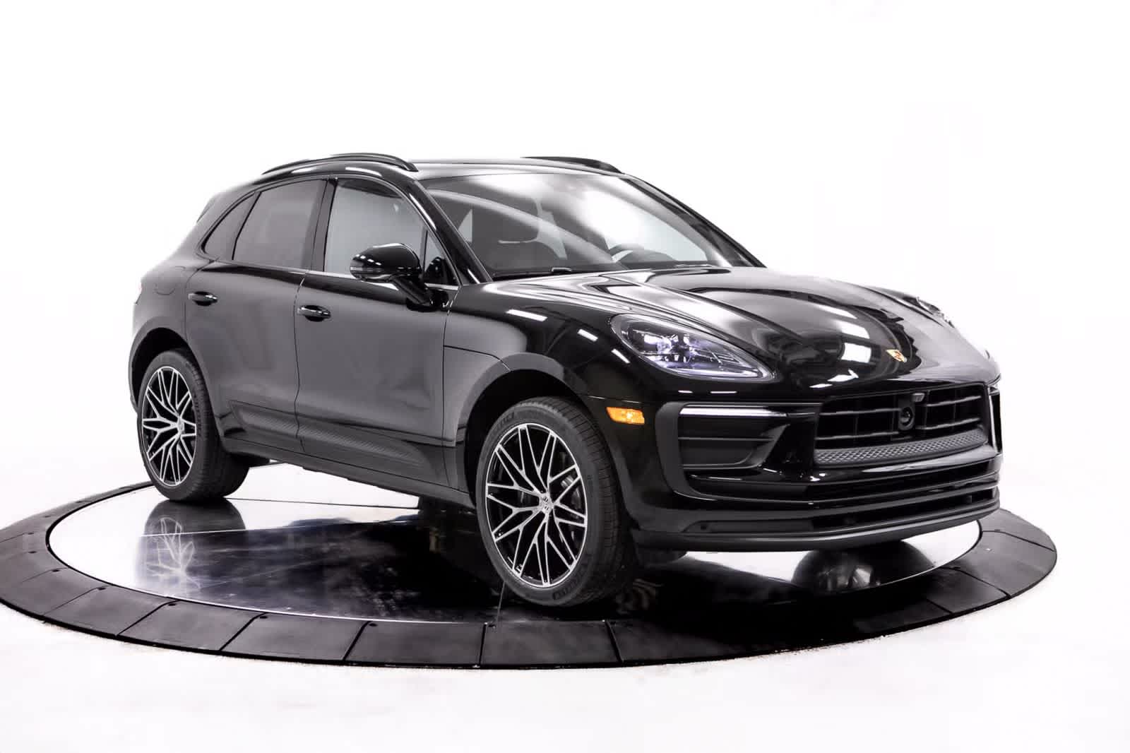 Thumbnail: 2026 Porsche Macan - 9