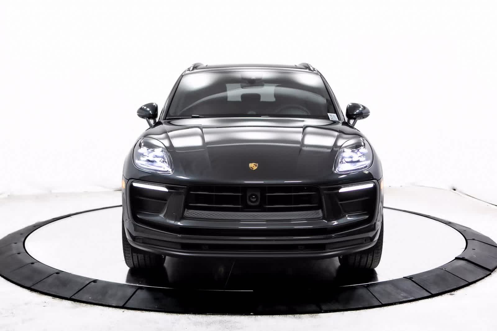 Thumbnail: 2025 Porsche Macan - 10