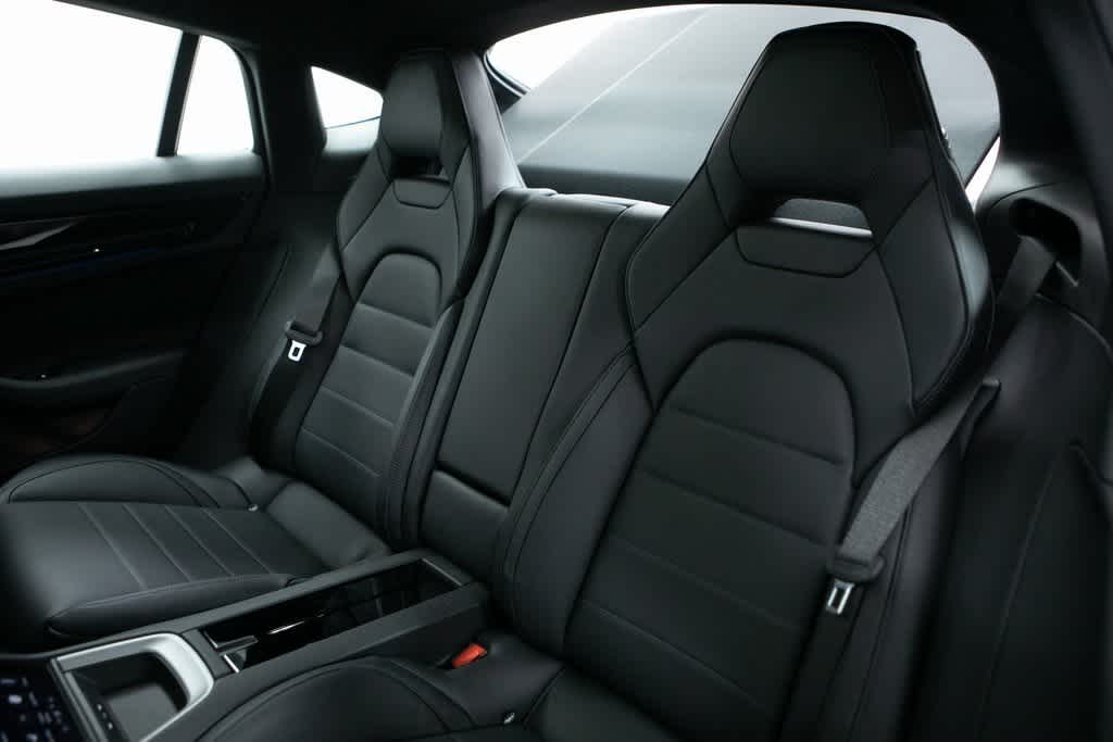 Thumbnail: 2025 Porsche Panamera - 35