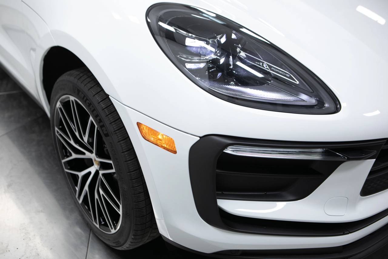 Thumbnail: 2026 Porsche Macan - 12