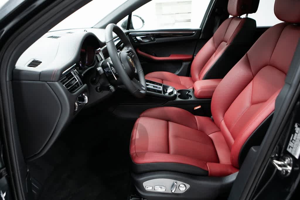 Thumbnail: 2025 Porsche Macan - 20