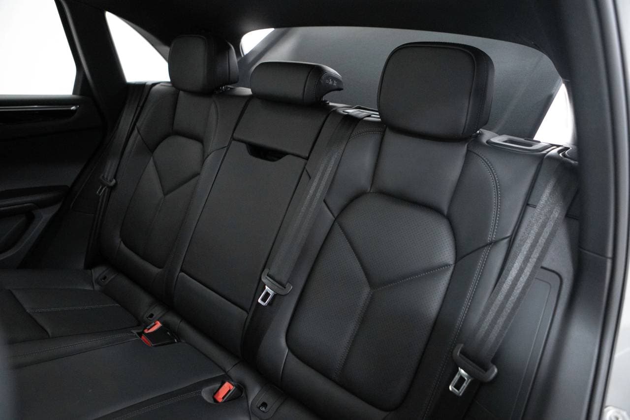 Thumbnail: 2026 Porsche Macan - 38