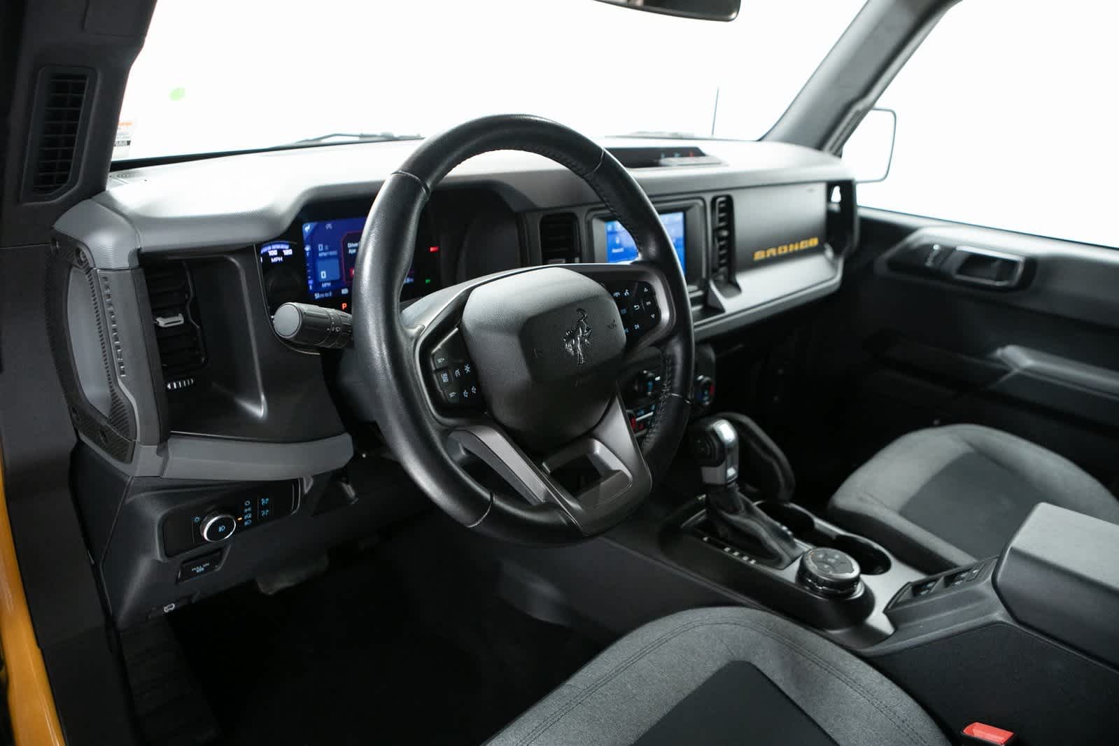 2022 Ford Bronco Base Big Bend Black Diamond Outer Banks photo 2