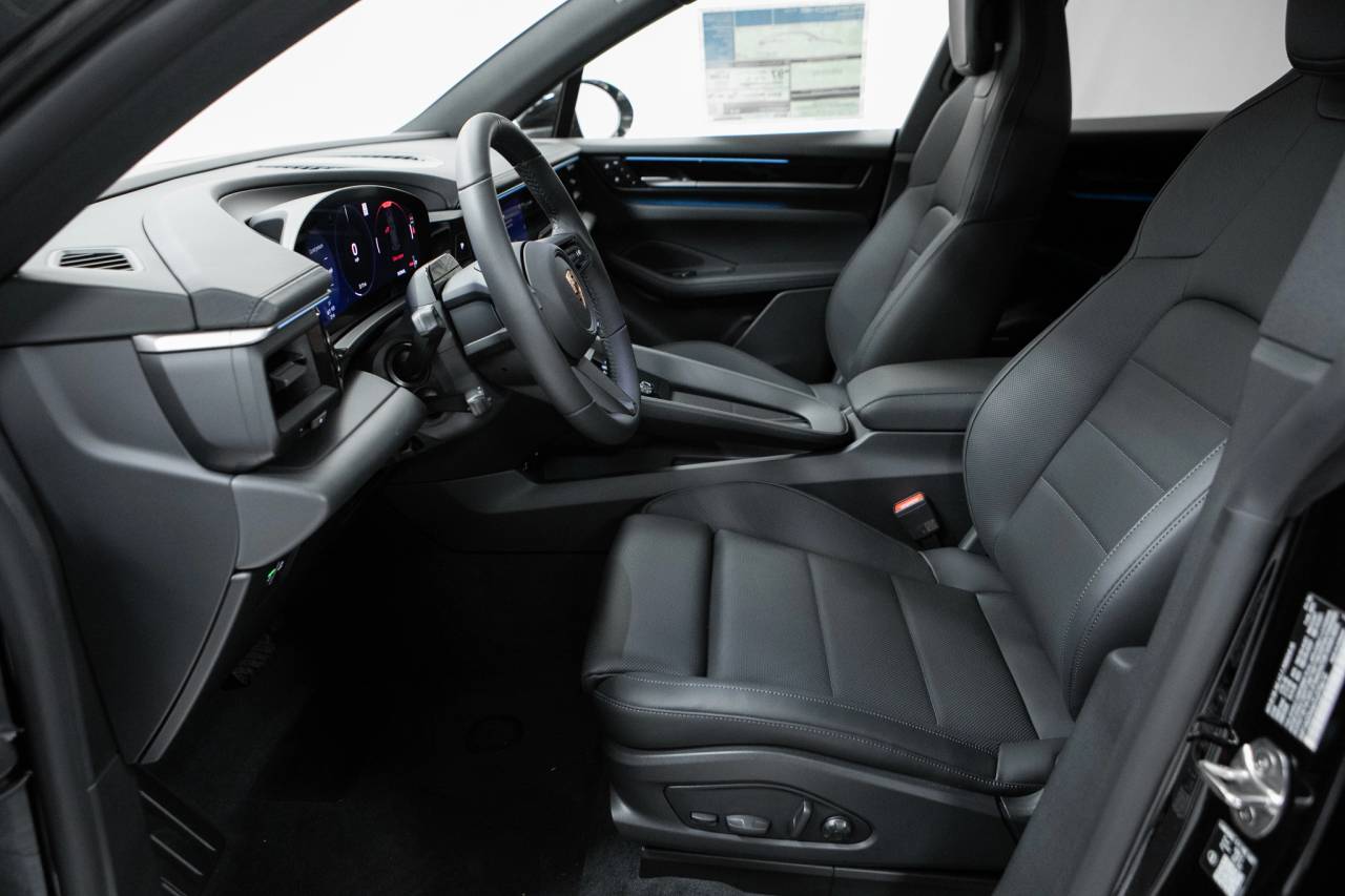 Thumbnail: 2026 Porsche Macan - 22