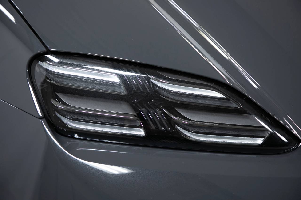 Thumbnail: 2025 Porsche Macan - 15