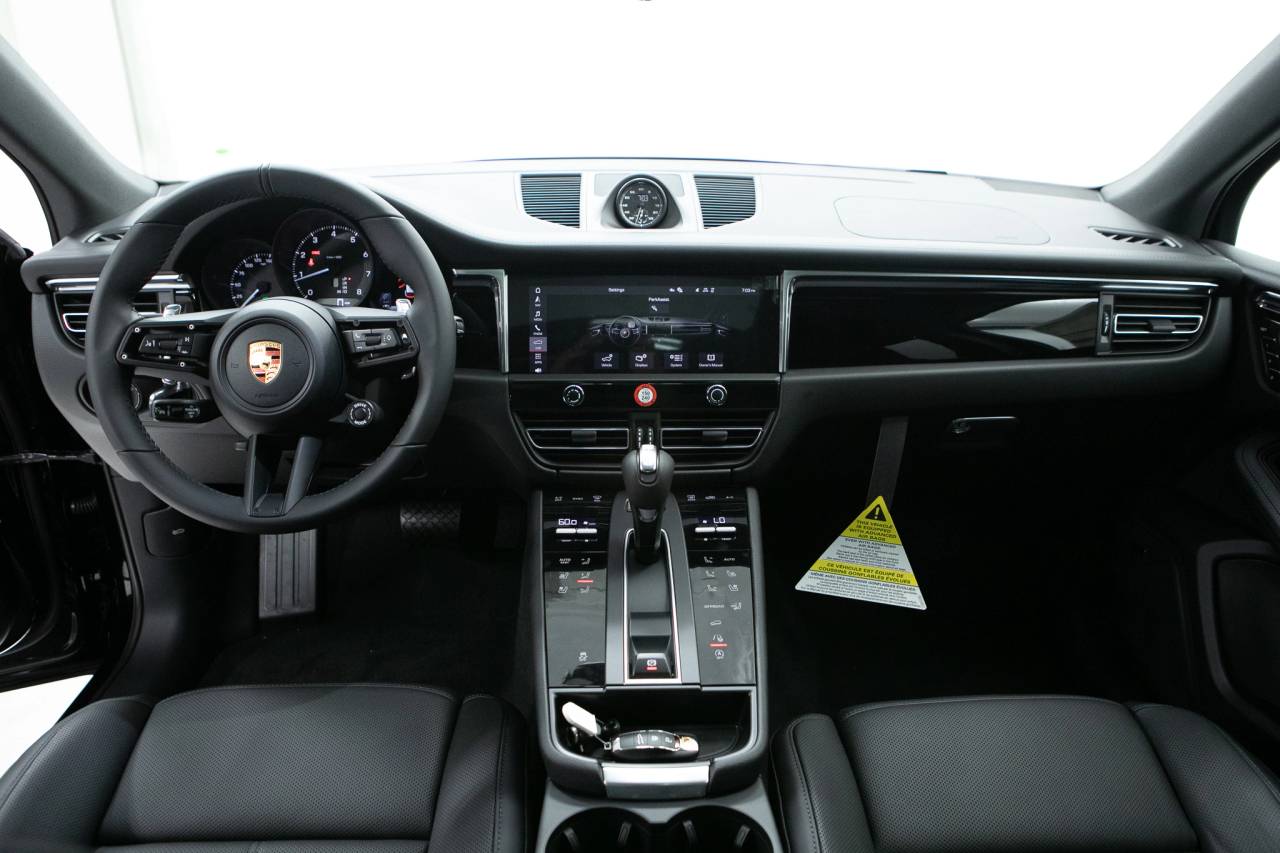 Thumbnail: 2026 Porsche Macan - 20