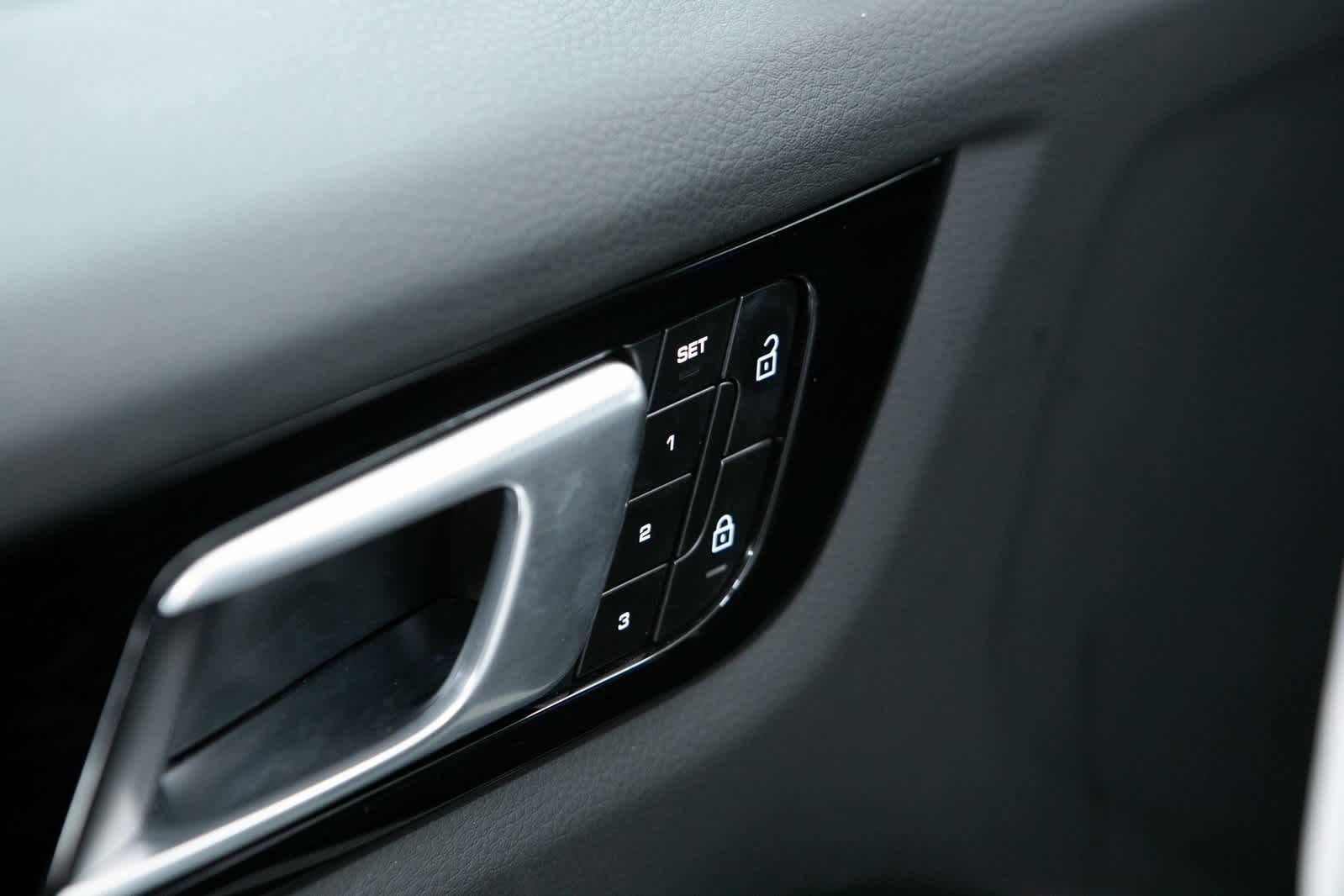 Thumbnail: 2022 Porsche Cayenne - 19