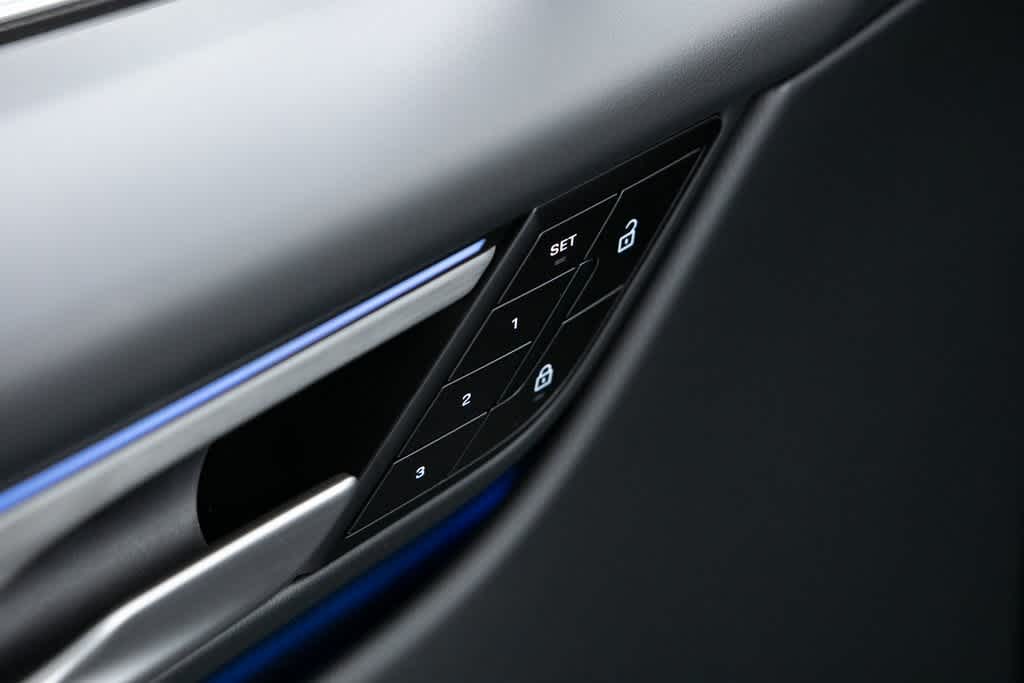 Thumbnail: 2025 Porsche Macan - 23