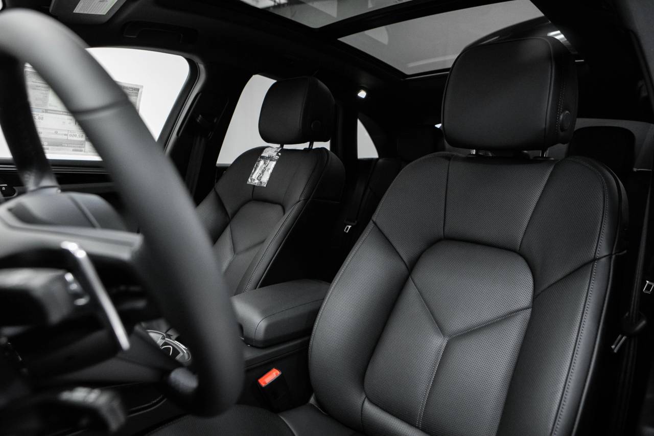 Thumbnail: 2026 Porsche Macan - 5