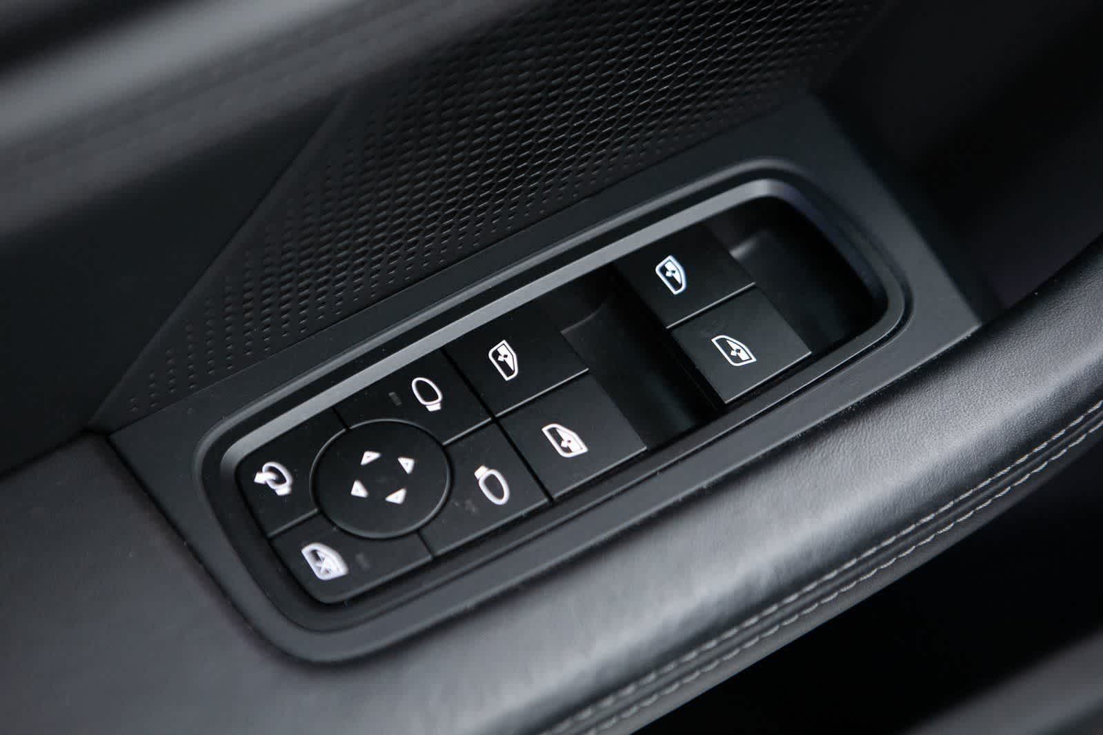 Thumbnail: 2022 Porsche Taycan - 18