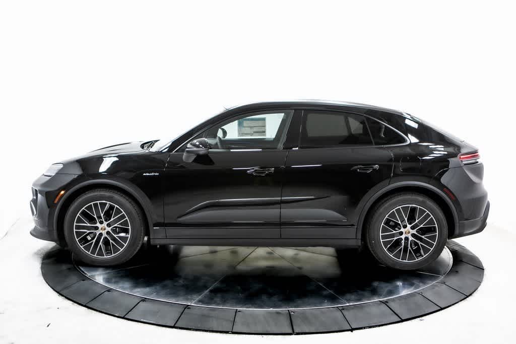 Thumbnail: 2025 Porsche Macan - 2