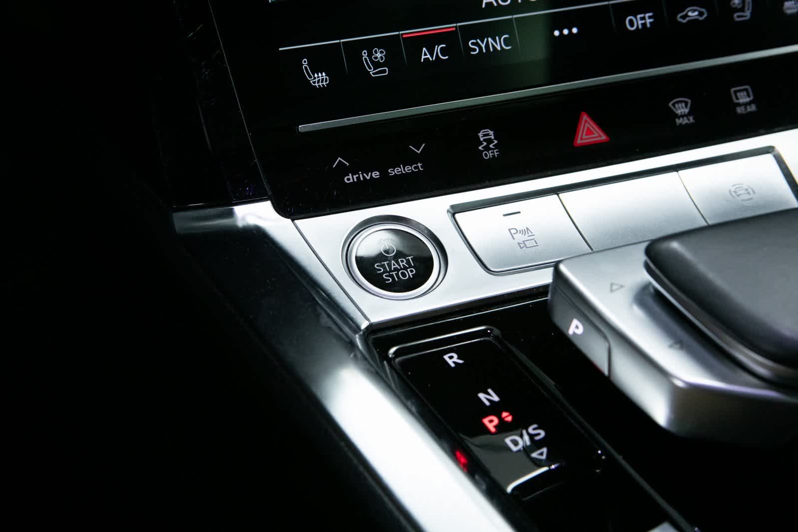 Thumbnail: 2022 Audi e-tron - 22