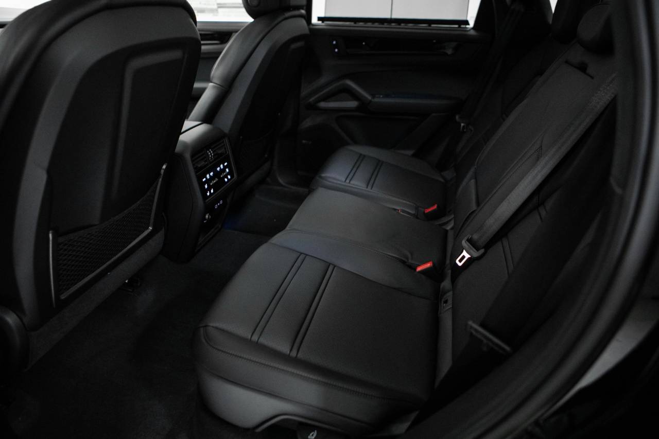 Thumbnail: 2026 Porsche Cayenne - 36