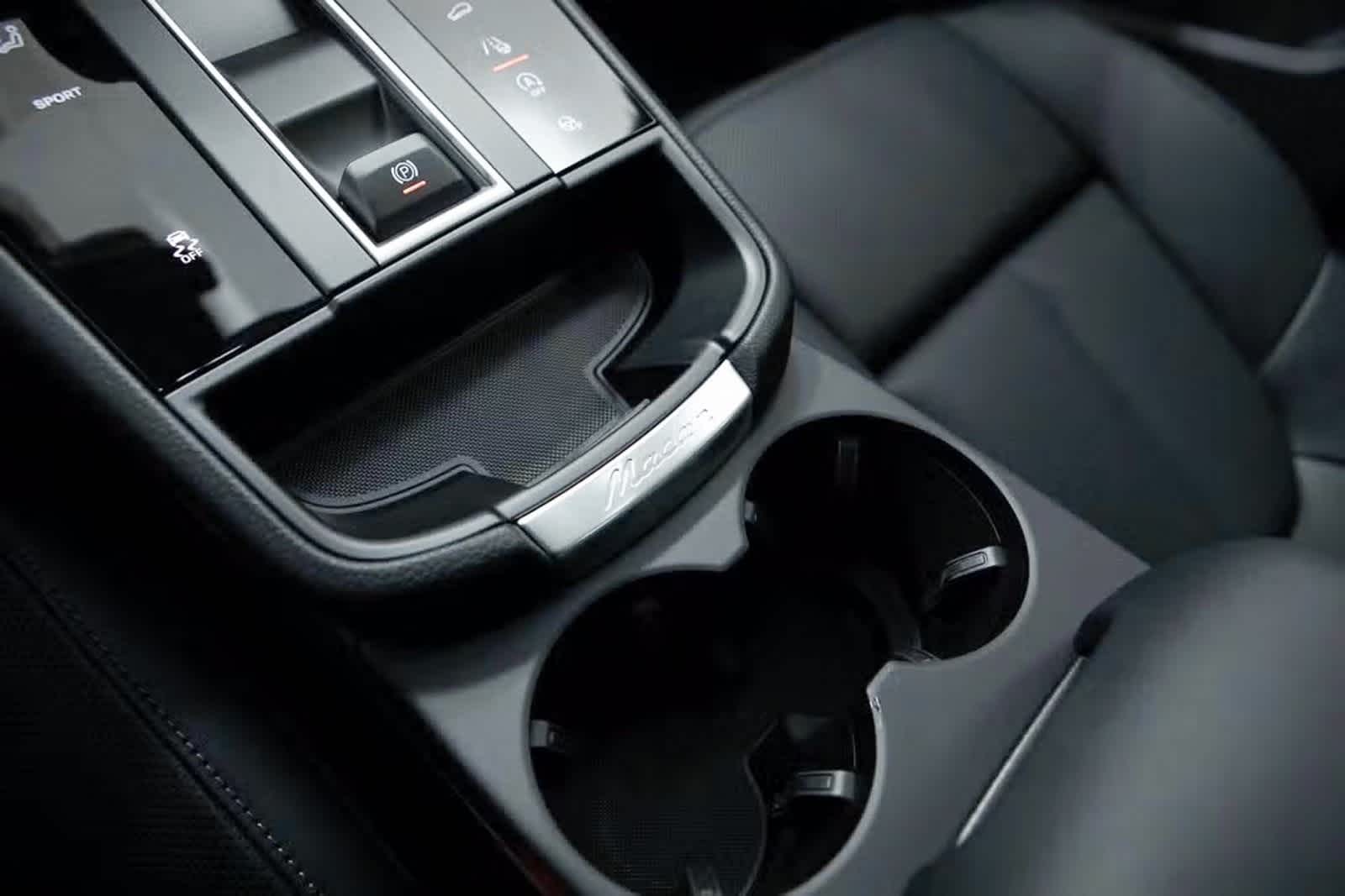 Thumbnail: 2025 Porsche Macan - 23