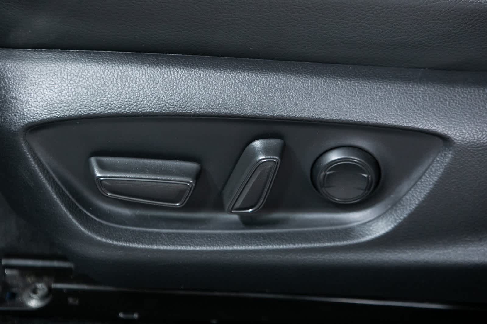 Thumbnail: 2023 Toyota Camry - 17