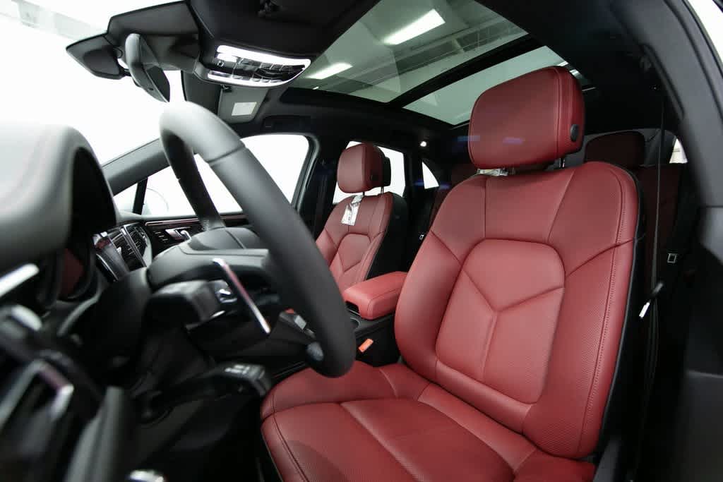 Thumbnail: 2025 Porsche Macan - 5