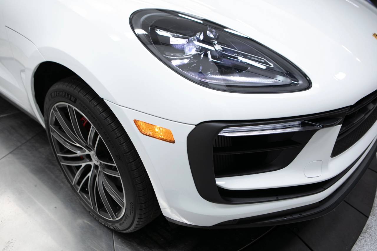 Thumbnail: 2026 Porsche Macan - 12