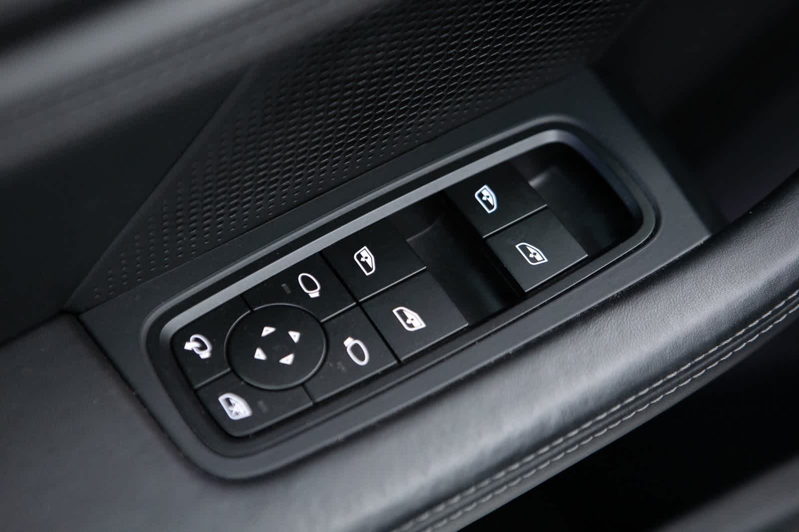 Thumbnail: 2022 Porsche Taycan - 18