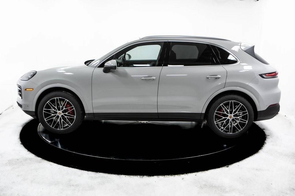 Thumbnail: 2025 Porsche Cayenne - 2