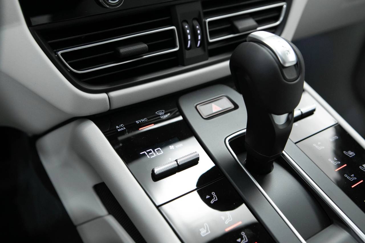 Thumbnail: 2026 Porsche Macan - 29