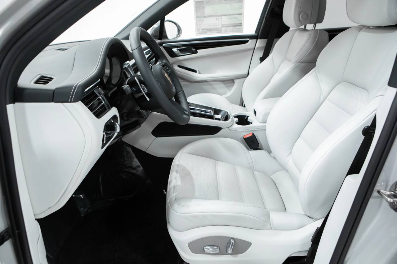 Thumbnail: 2026 Porsche Macan - 23