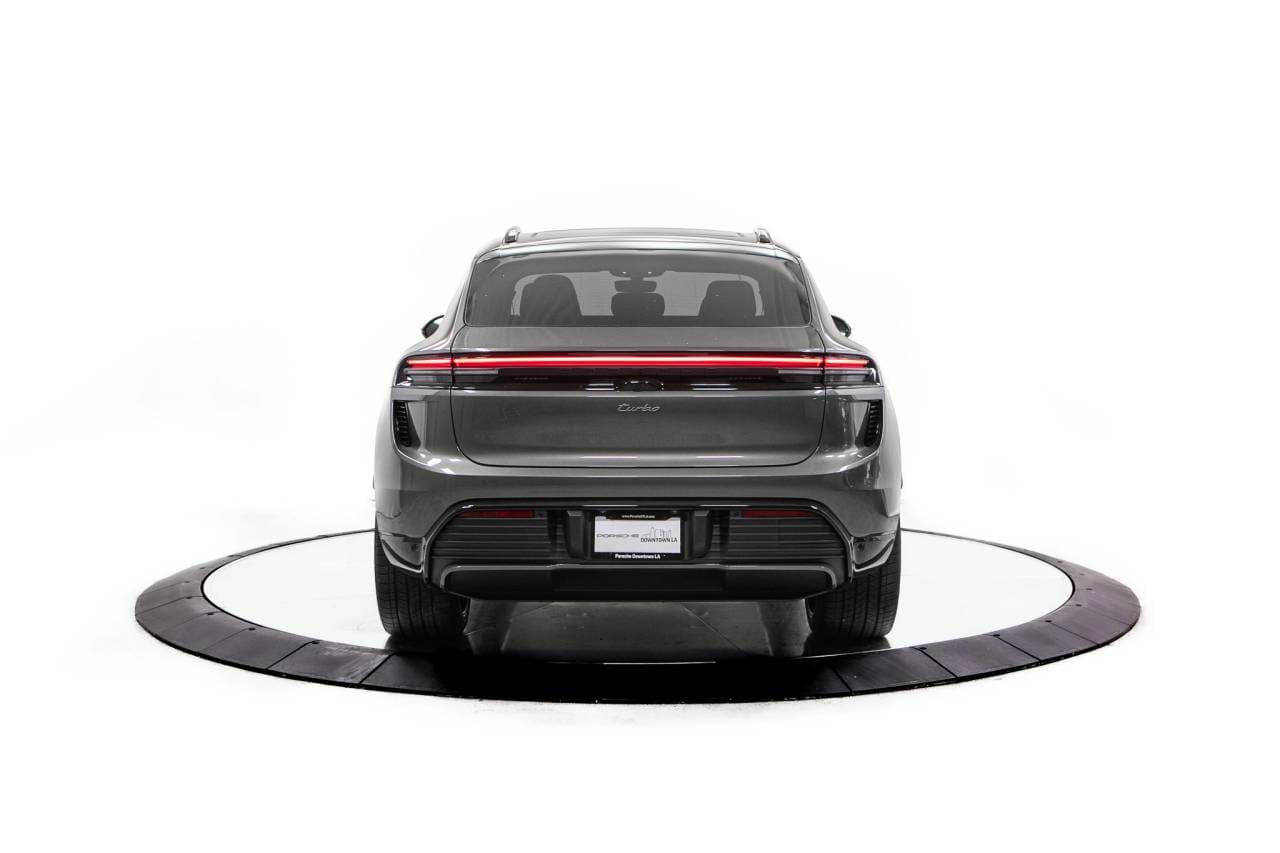 Thumbnail: 2025 Porsche Macan - 6