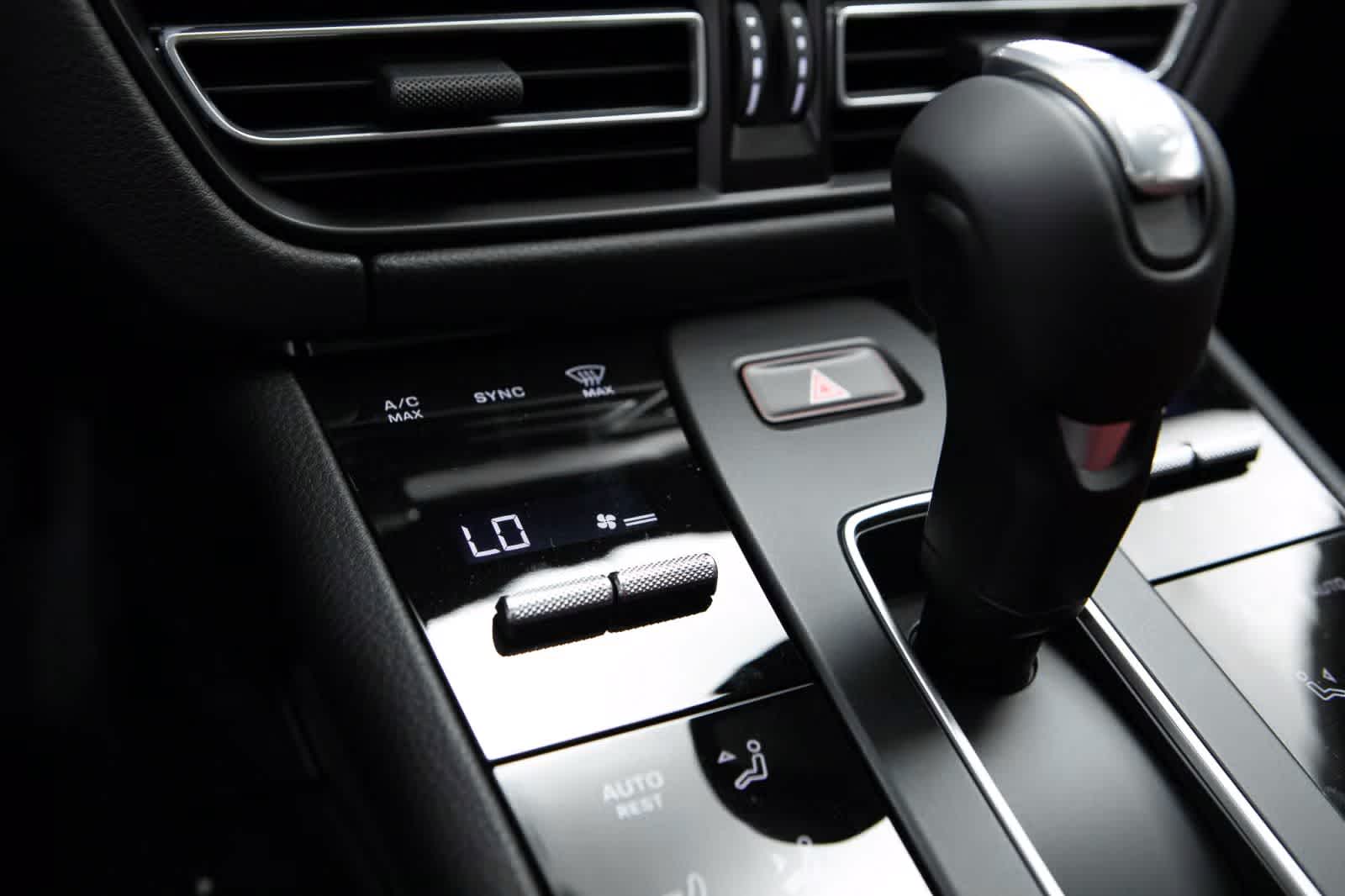 Thumbnail: 2025 Porsche Macan - 28