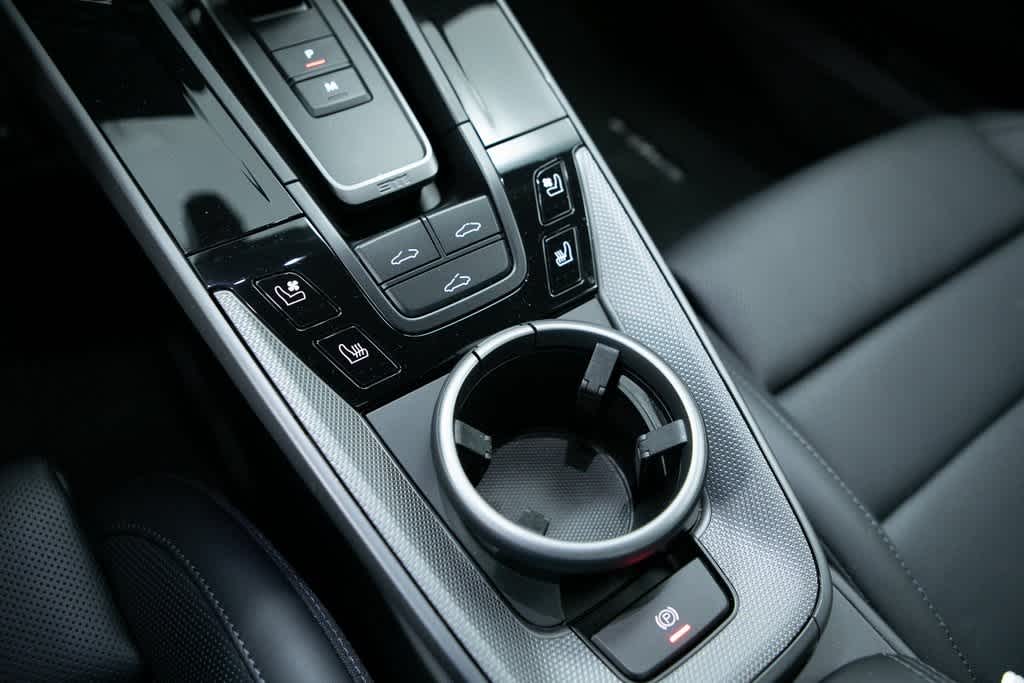 Thumbnail: 2025 Porsche 911 - 24