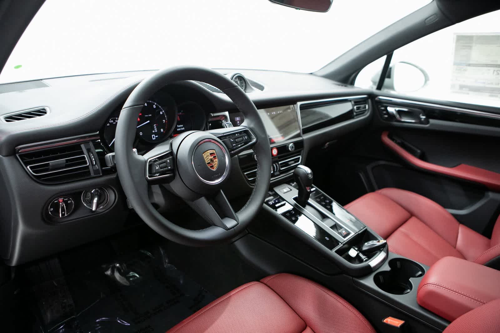 Thumbnail: 2025 Porsche Macan - 4