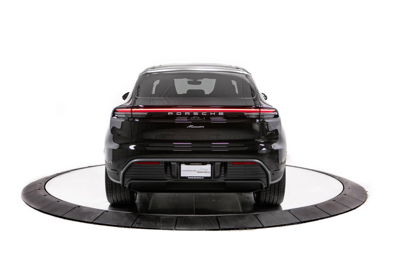 Thumbnail: 2026 Porsche Macan - 6