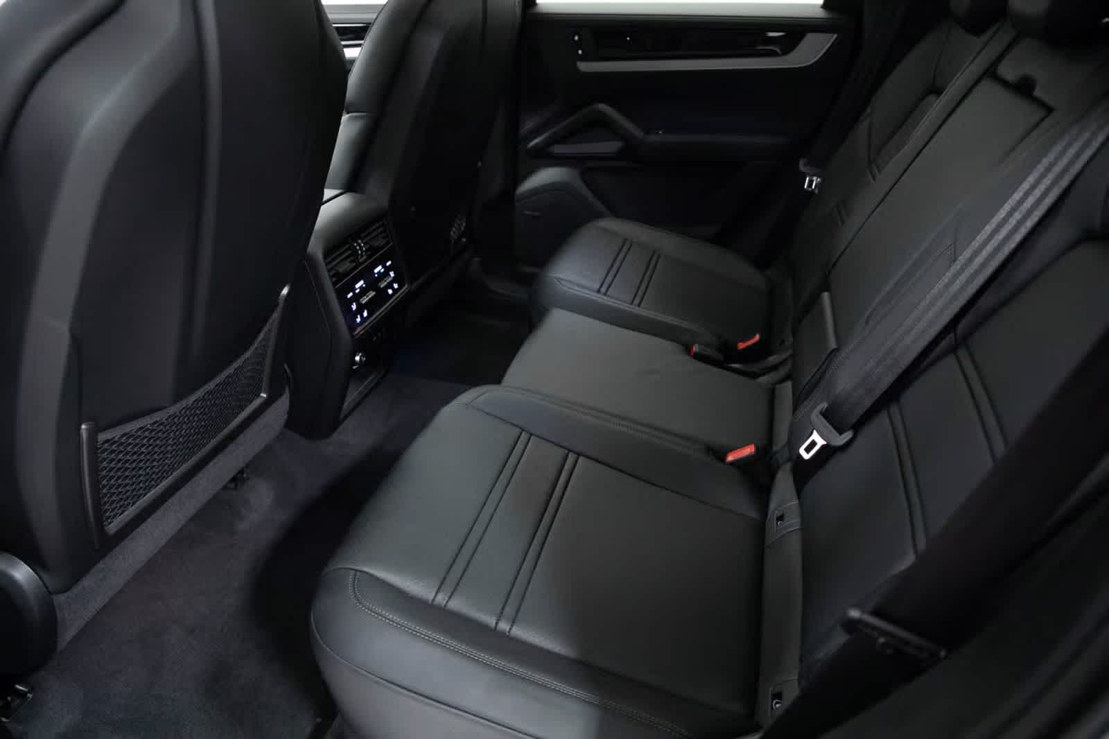Thumbnail: 2025 Porsche Cayenne - 36