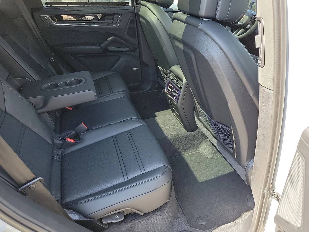 Thumbnail: 2026 Porsche Cayenne - 29