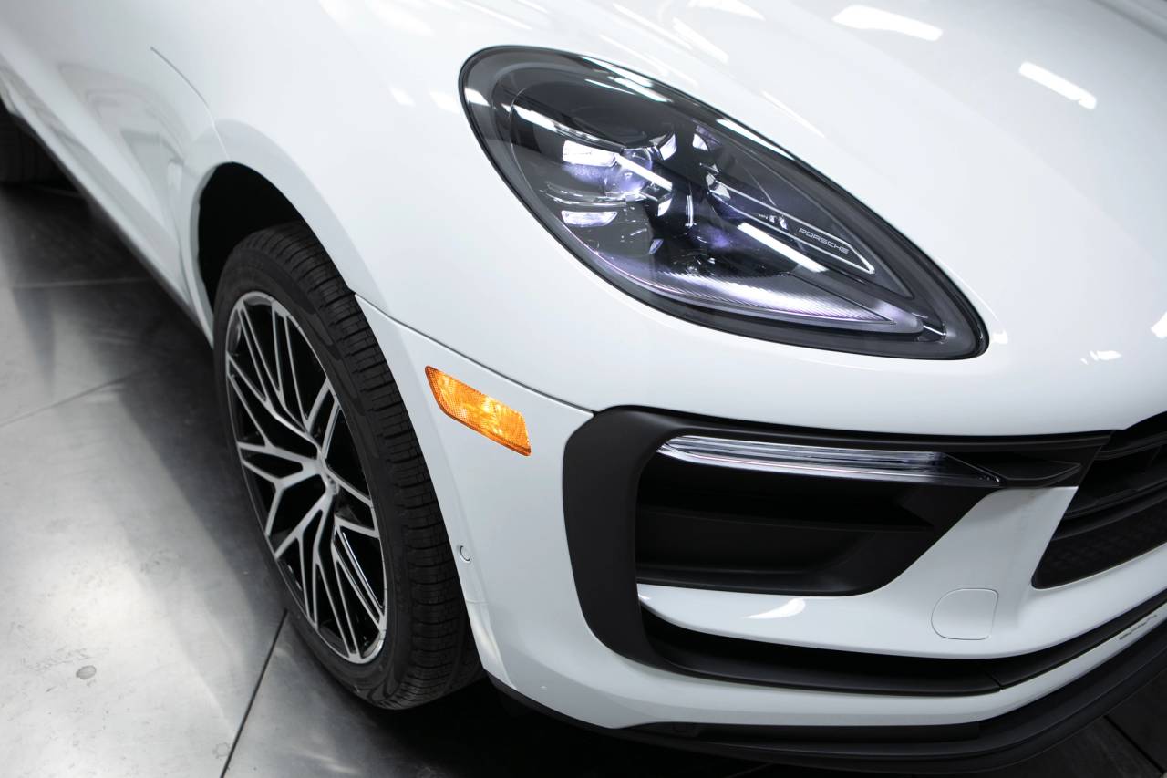 Thumbnail: 2026 Porsche Macan - 12