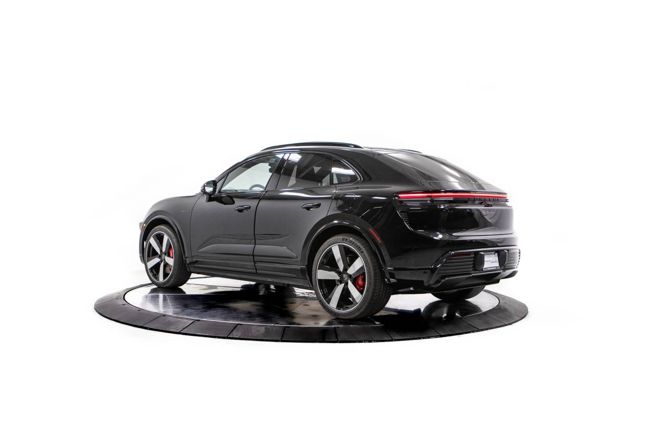 Thumbnail: 2025 Porsche Macan - 3