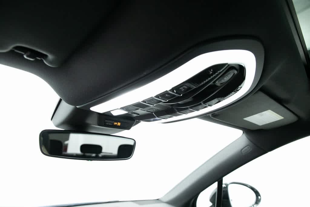 Thumbnail: 2025 Porsche Macan - 26
