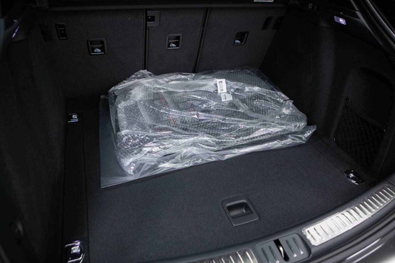 Thumbnail: 2026 Porsche Macan - 40