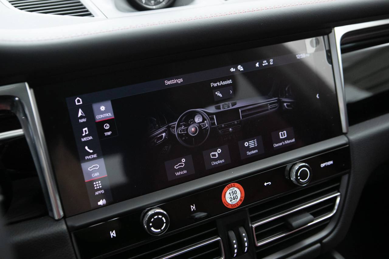 Thumbnail: 2026 Porsche Macan - 21