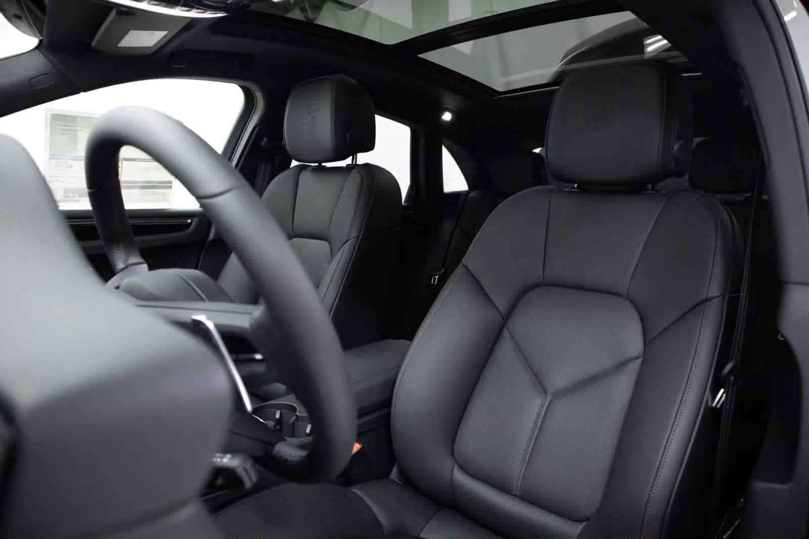 Thumbnail: 2025 Porsche Macan - 5